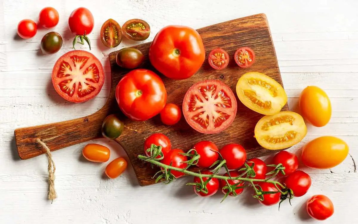 image-of-tomatoes-chopped-up